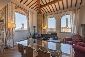 Panoramic Suite, 1 Bedroom, Hot Tub (Lorenzo il Magnifico) | Living area