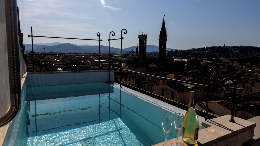 Donati Luxury Tower Suites