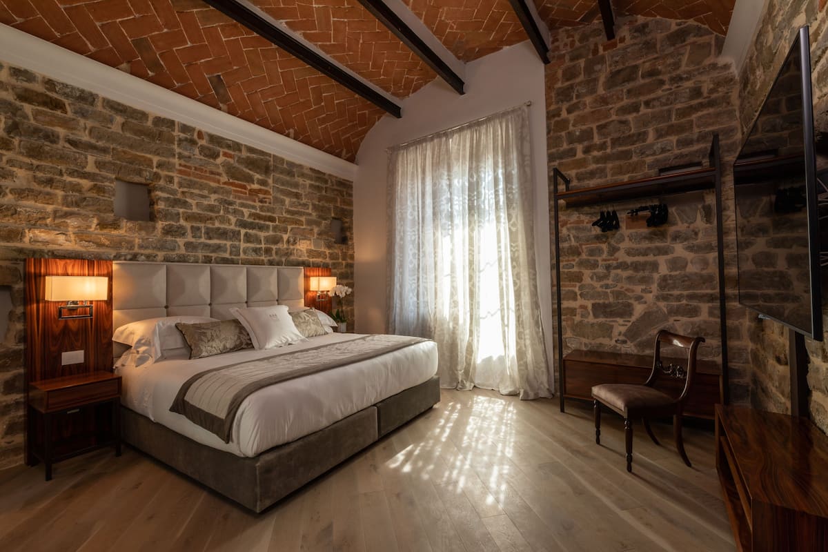 Suite de luxe, 1 dormitori, vistes a la ciutat (Dante) | 1 dormitori, llençols de cotó egipci i roba de llit d'alta qualitat