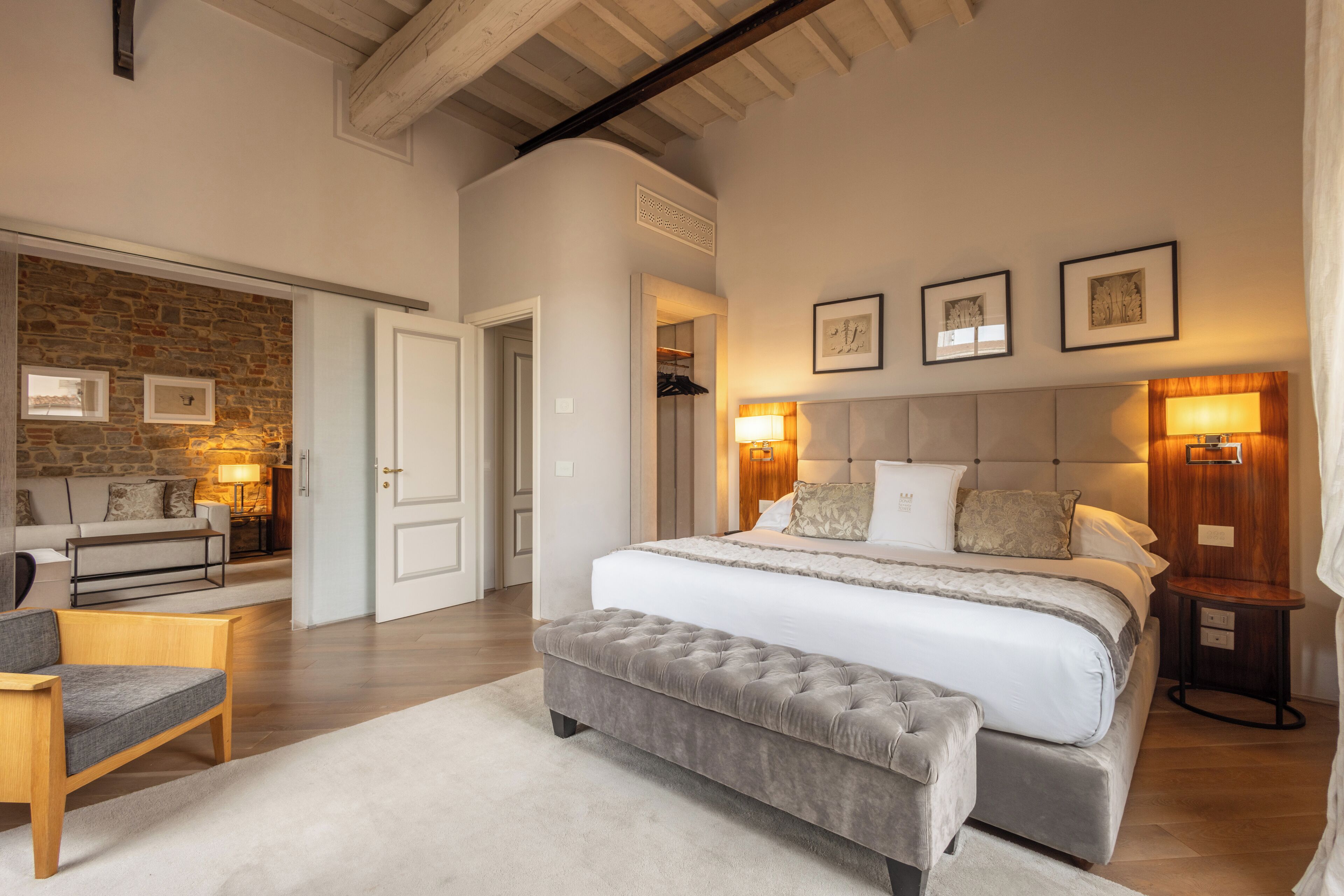 Suite de lujo, 1 habitación, hidromasaje, vista a la ciudad (Raffaello) | Sábanas de algodón egipcio, ropa de cama de alta calidad y edredón 