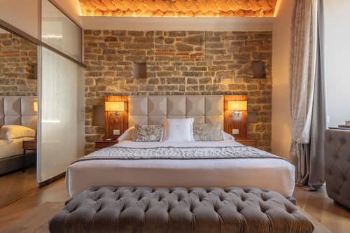 Suite luxueuse, 1 chambre, vue sur la ville (Dante) | Draps en coton égyptien, literie de qualité, couette en duvet