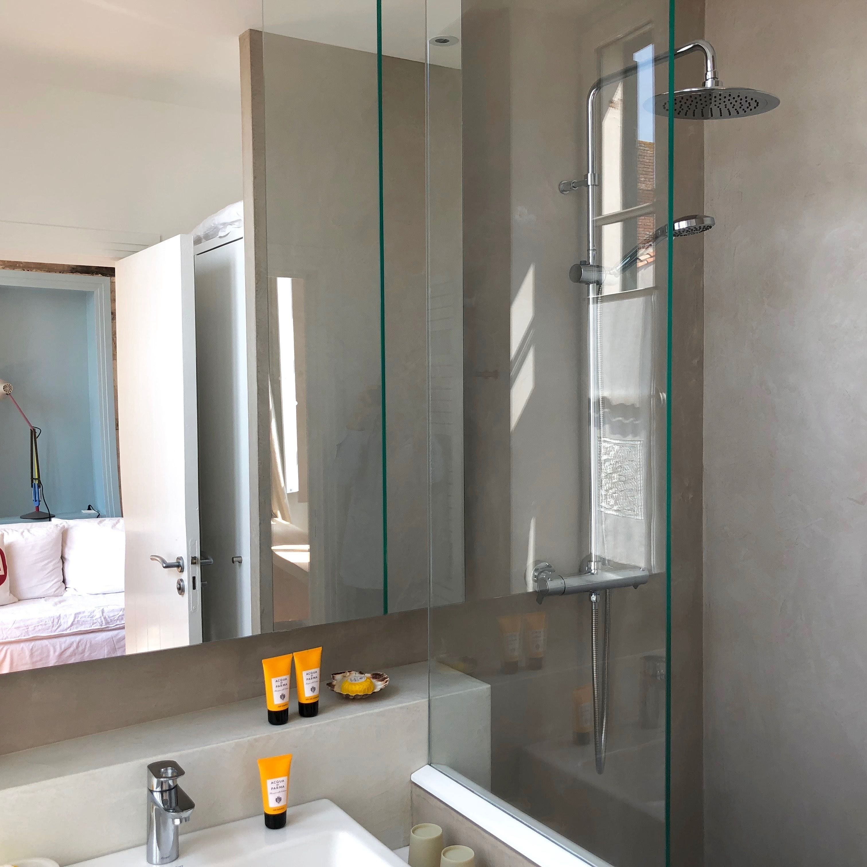 double room | bathroom | free toiletries, hair dryer, towels