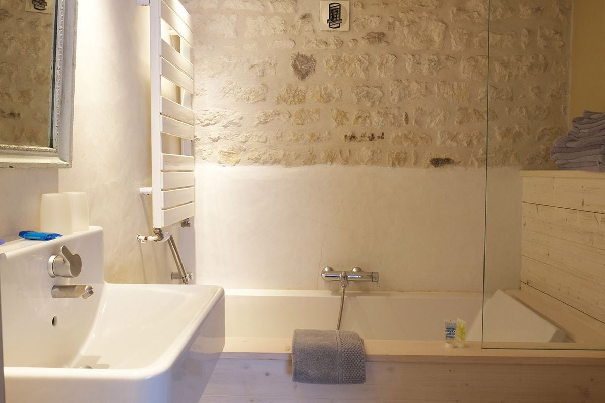 family room (caractère) | deep-soaking bathtub
