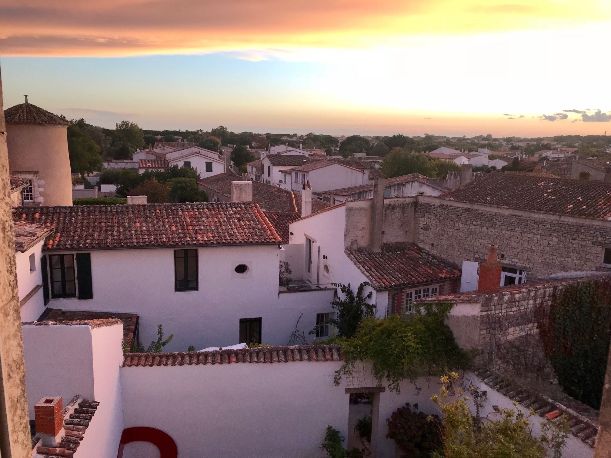 double room, partial sea view (exceptionnelle) | 2 bedrooms, individually decorated, individually furnished