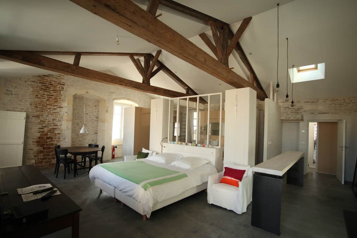 loft, 2 bedrooms (tour) | 2 bedrooms, individually decorated, individually furnished