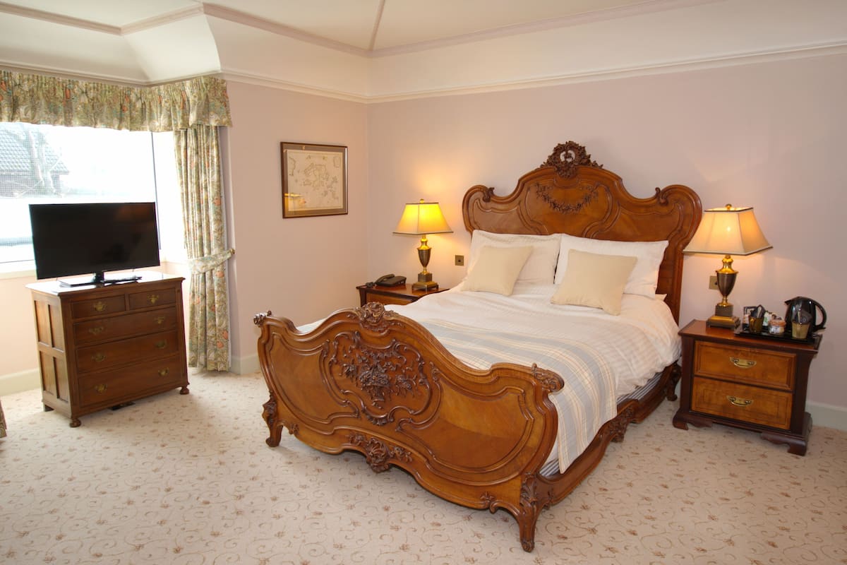 Standard Double Room (Scarrataing) | 1 bedroom, blackout curtains, iron/ironing board, free WiFi