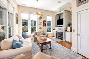 TV, fireplace