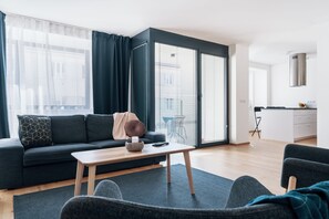 Superior-Apartment, 2 Schlafzimmer | Wohnzimmer | LCD-Fernseher