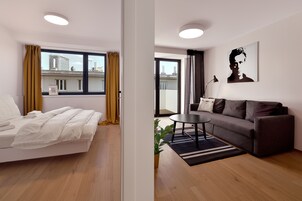 Deluxe Apartment | Hypo-allergenic bedding, blackout drapes, iron/ironing board, free WiFi