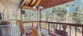 Secluded and rustic home with heated deck - lake & golf nearby