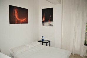 Decoración personalizada, muebles diferentes y wifi gratis