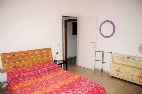 Decoración personalizada, muebles diferentes y wifi gratis