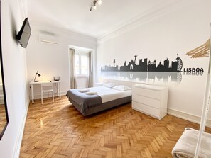 Chambre, 1 lit double, salle de bains commune (402)