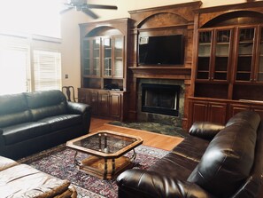 House | 5 bedrooms, Egyptian cotton sheets, premium bedding, down duvets - Irenes Secret (Hot Springs)