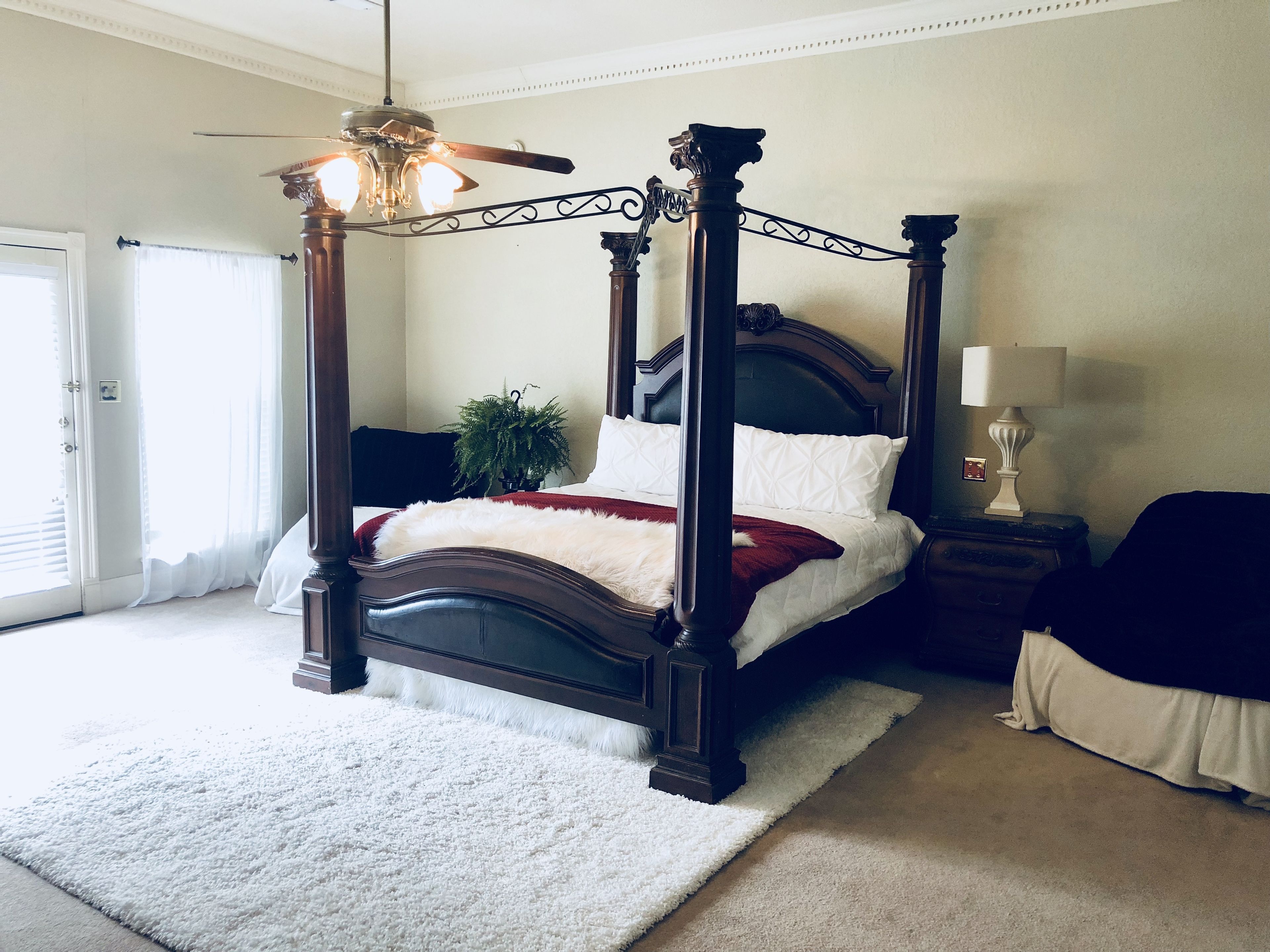 House | 5 bedrooms, Egyptian cotton sheets, premium bedding, down duvets