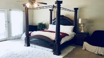 House | 5 bedrooms, Egyptian cotton sheets, premium bedding, down duvets