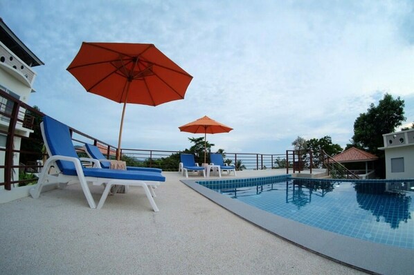 Outdoor pool, free pool cabanas, pool umbrellas
