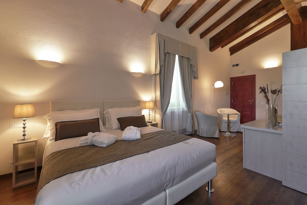 Exclusive-Suite, 1 King-Bett, Nichtraucher, Hügelblick