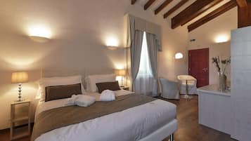 Exclusive Suite, 1 King Bed, Non Smoking, Hill View | Premium bedding, Select Comfort beds, minibar, in-room safe