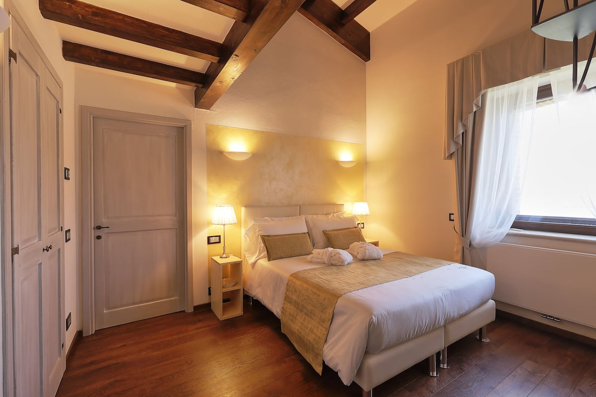 Royal-Suite, 1 Queen-Bett, Nichtraucher, Hügelblick
