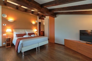 Suite Ălite, 1 grand lit, non-fumeurs, vue colline | Literie de qualitĂ© supĂ©rieure, matelas Select Comfort, minibar