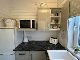 Garden Lodge | Private kitchen | Coffee/tea maker, electric kettle