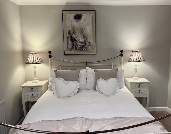 Habitación doble clásica | Decoración personalizada y muebles diferentes 