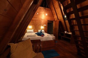 Minibar, in-room safe, individually decorated, individually furnished - The Otunna Guest House (Sigiriya)