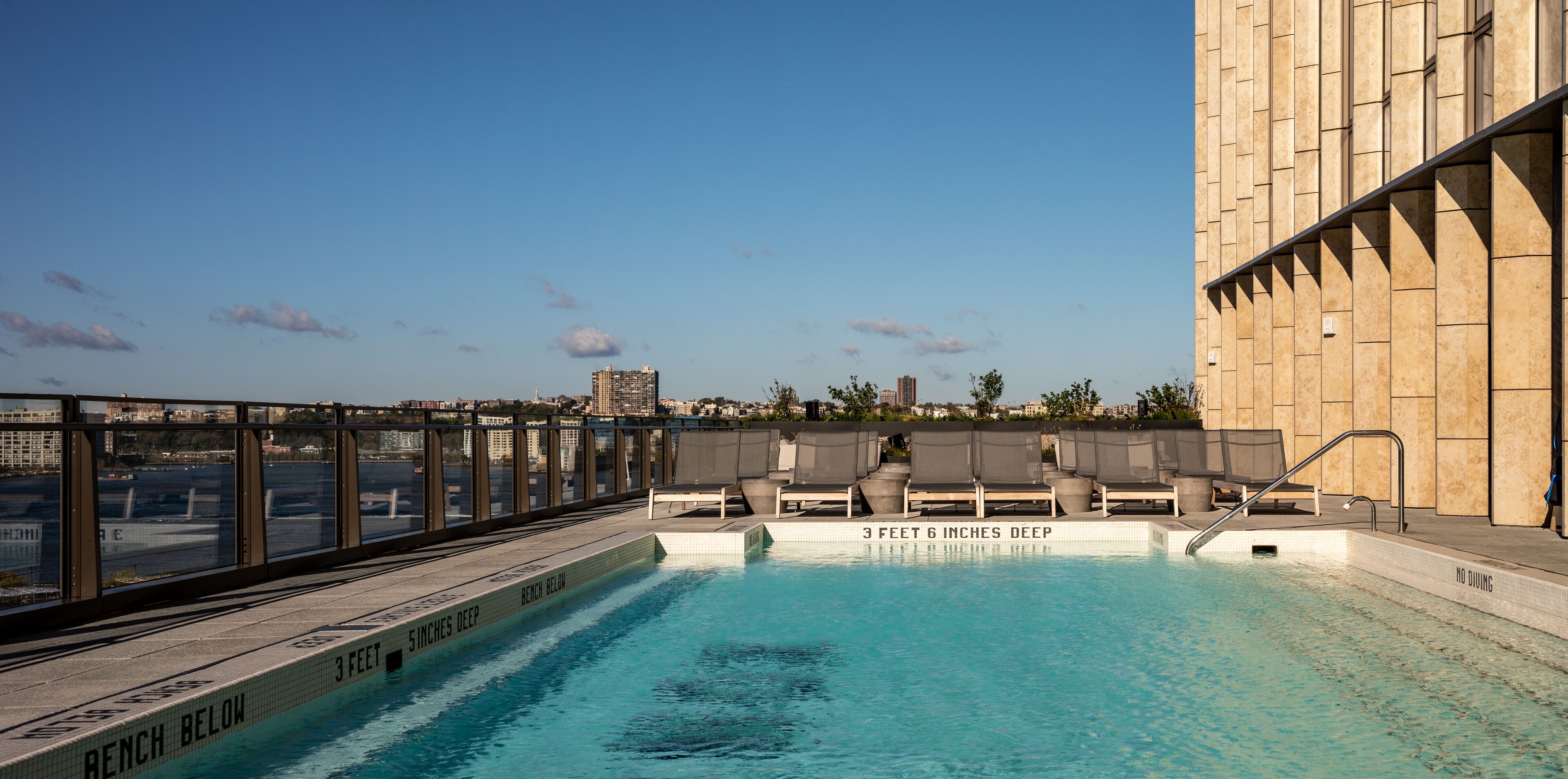 Piscine couverte, piscine extérieure (ouverte en saison)