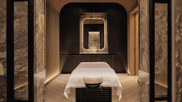 Salas para tratamentos a dois, sauna seca, banheira de hidromassagem