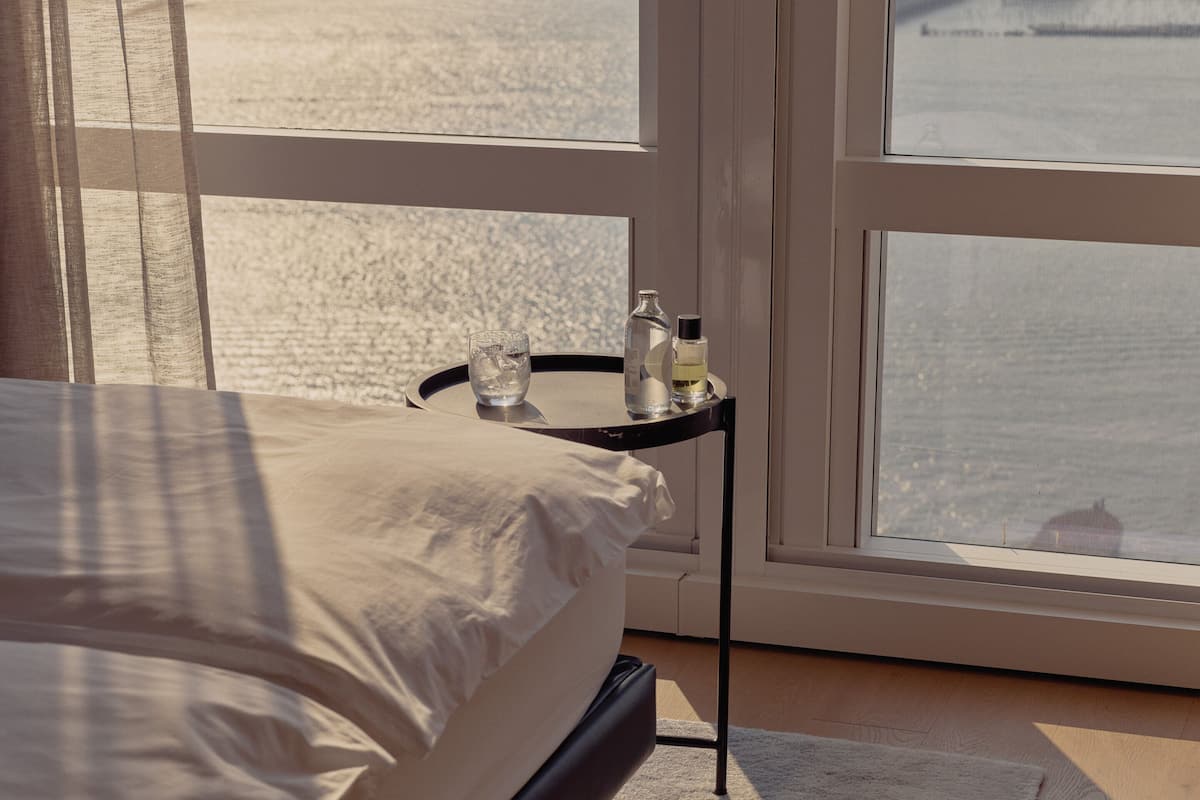 Egyptian cotton sheets, premium bedding, down comforters, pillowtop beds