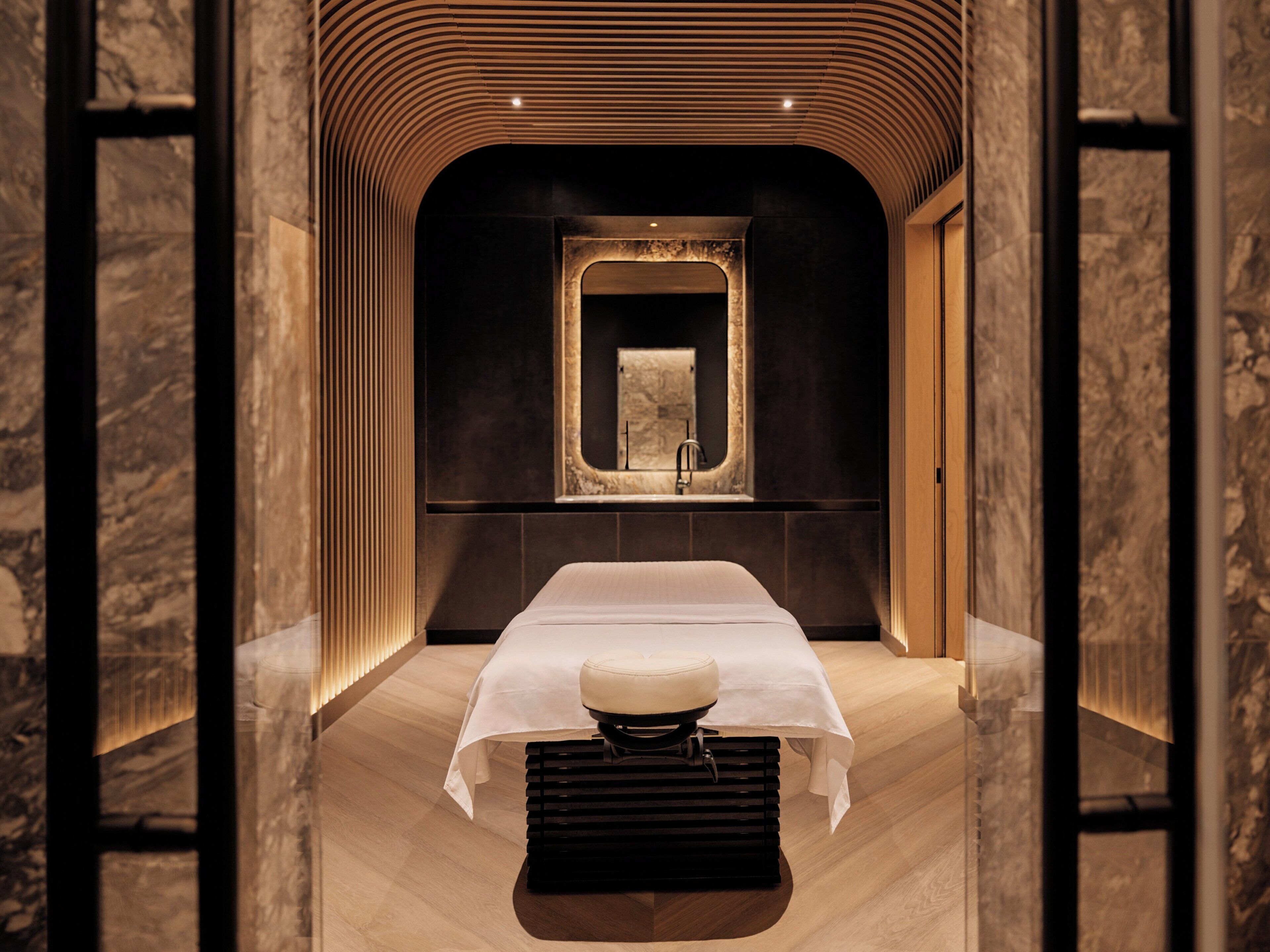 Sauna, 6 salas de tratamiento y masajes 