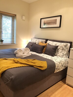 2 bedrooms, soundproofing, iron/ironing board, free WiFi - Park View 2 Bedroom By Creatick (Maidenhead)