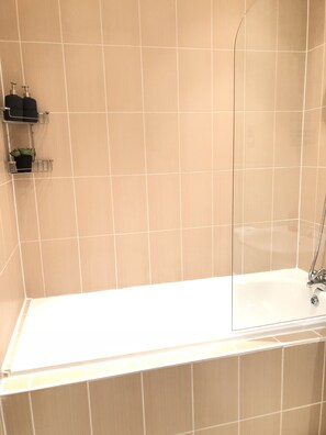 Separate bathtub and shower, free toiletries, hair dryer, towels