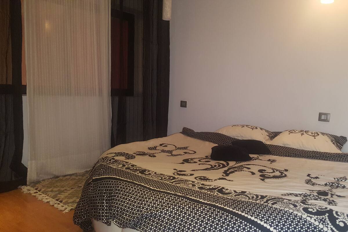 Select Comfort beds, individually decorated, individually furnished