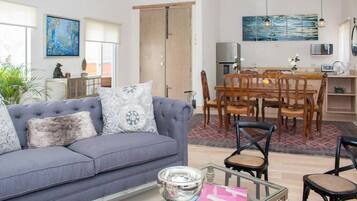 Deluxe Apartment, 2 Bedrooms, Non Smoking | Living area | 32-inch Smart TV with cable channels, TV, Netflix