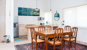 Apartamento luxo, 2 quartos, para não fumantes | Área de estar | Smart TV 32 polegadas com canais a cabo, TV, Netflix