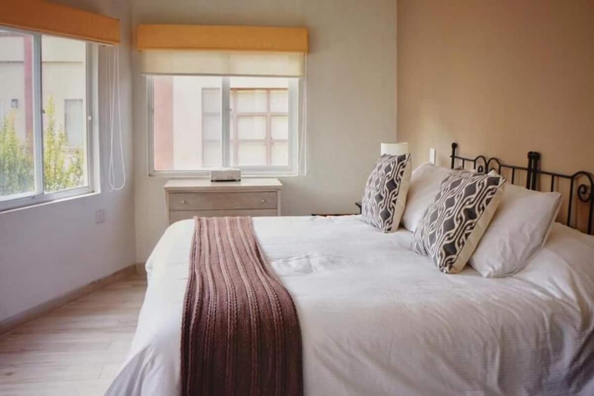 Departamento Deluxe, varias camas, para no fumadores | 1 habitación, sábanas de algodón egipcio y ropa de cama de alta calidad