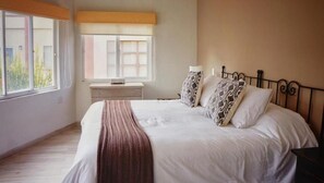 Deluxe Apartment, Multiple Beds, Non Smoking | Egyptian cotton sheets, premium bedding, down comforters, pillowtop beds - Casa de la O (San Miguel de Allende)