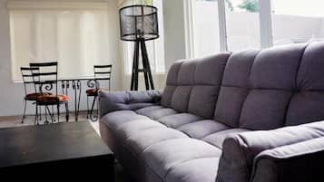 Deluxe Apartment, 2 Bedrooms, Non Smoking | Living room | 32-inch Smart TV with cable channels, TV, Netflix