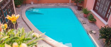 Kolam renang outdoor