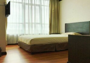 Basic Single Room, 1 Single Bed, Non Smoking | In-room safe, individually furnished, desk, blackout curtains