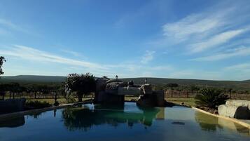 Hồ bơi ngoài trời