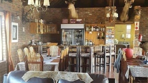 Bar (on property) - Charihandra Private Game Lodge (Addo)