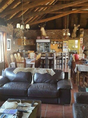 Bar (on property) - Charihandra Private Game Lodge (Addo)