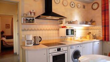 雪櫃、微波爐、焗爐、爐具