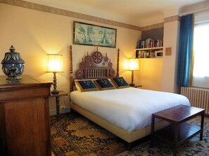 4 Schlafzimmer, Zimmersafe, Schreibtisch, Bügeleisen/Bügelbrett