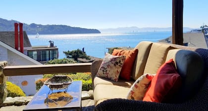 Luxury 2 Bedroom with Pool - Newly Remodeled - Golden Gate & San Francisco Views