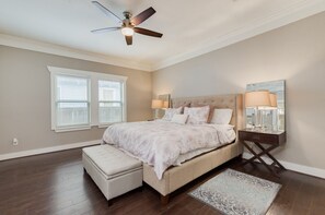 3 bedrooms, desk, iron/ironing board, free WiFi