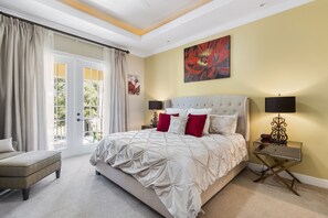 5 habitaciones, tabla de planchar con plancha, wifi y ropa de cama 